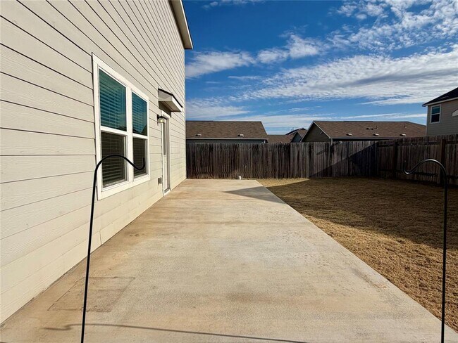 Building Photo - 512 Gabbro Gdns