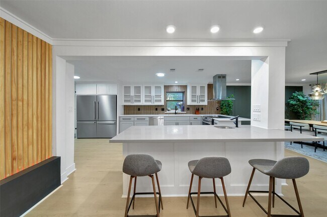Building Photo - 140 S Timber Top Dr