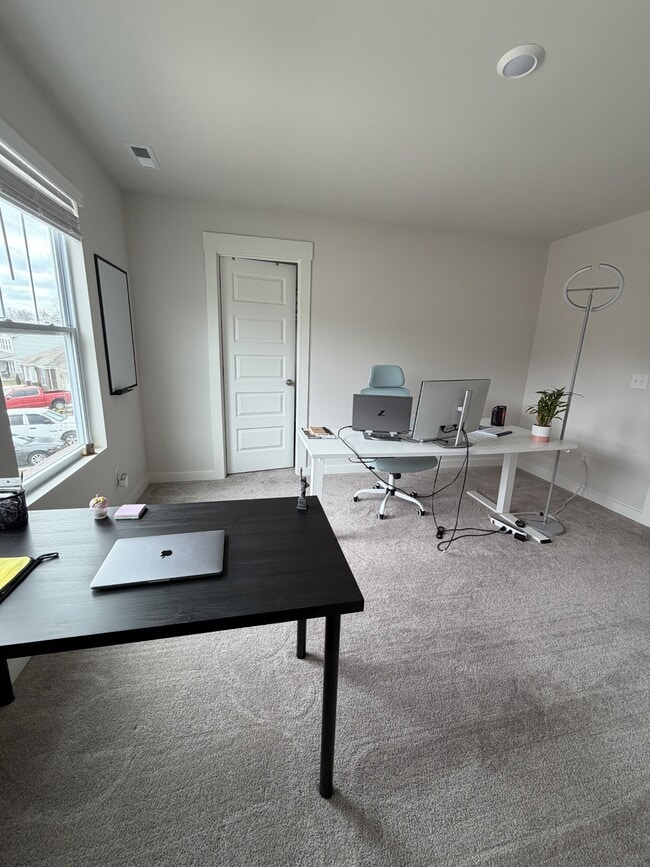 Building Photo - 213 Tartan Dr