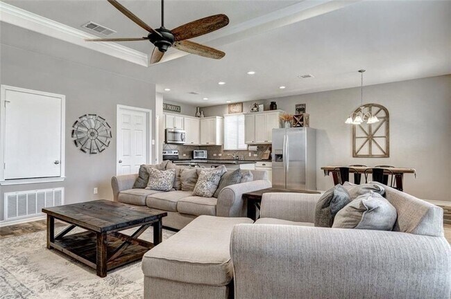 Building Photo - 645 Sierra Mar Lp