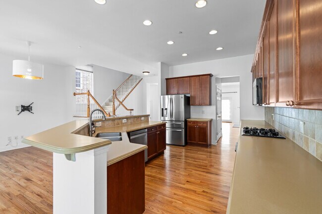 Building Photo - 312 Creekbank Way SE