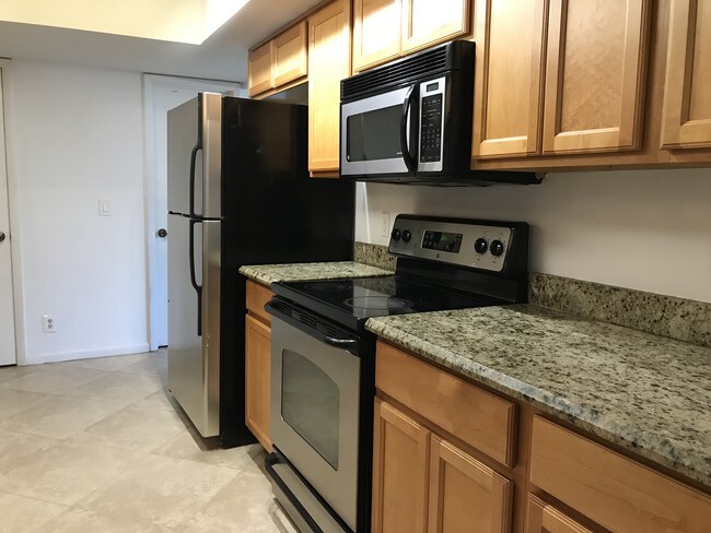 Building Photo - 1305 Periwinkle Pl