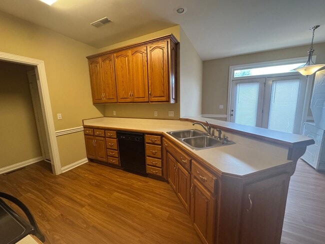 Building Photo - Spacious three bedroom, two and a half bat...