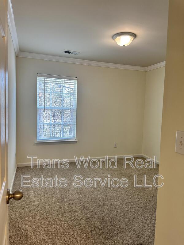 Building Photo - 9821 Alger Trce