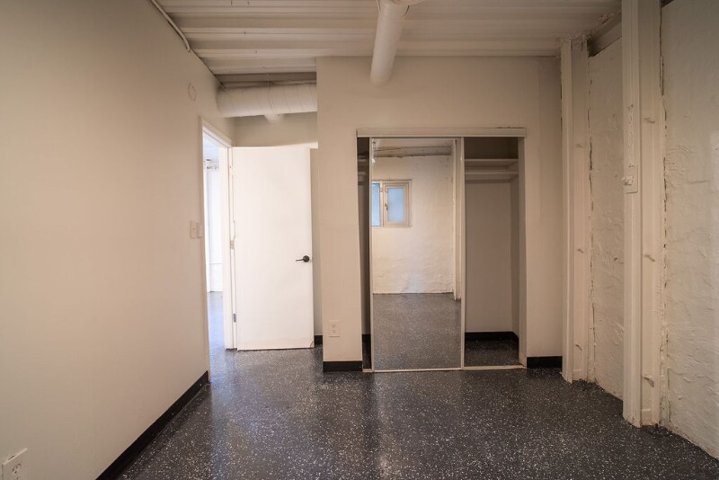 Building Photo - 15 Burbank Dr SW