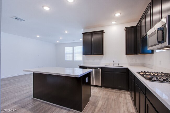 Building Photo - 2555 Hampton Rd