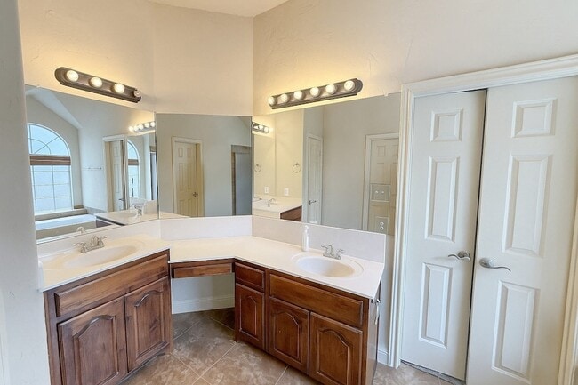 Building Photo - 6413 Fitzgerald Dr