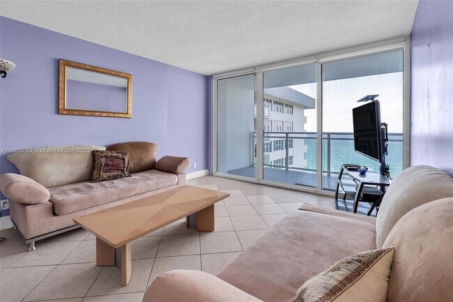 Building Photo - 2030 S Ocean Dr