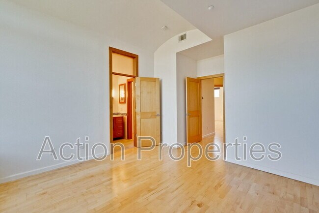 Building Photo - 158 Holly Ct