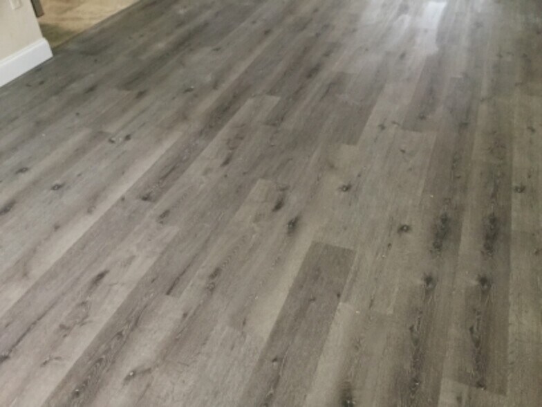 Building Photo - 10924 124th Ave N