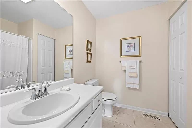 Building Photo - 103 Paddock Ln