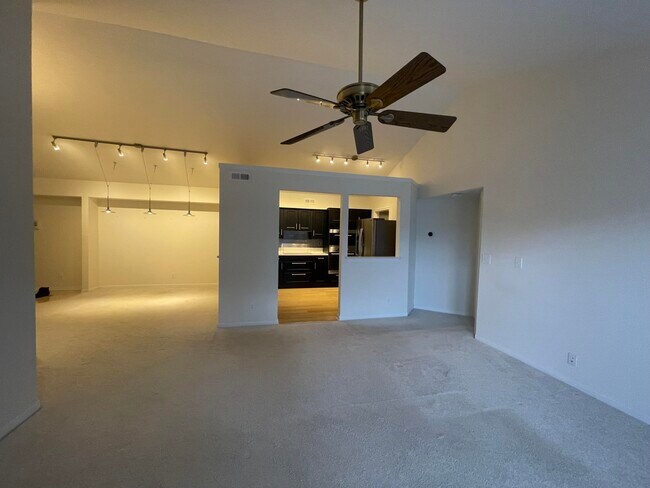 Building Photo - 2460 Fountain Pl