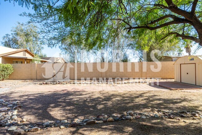 Building Photo - Cozy Home with No HOA and a Large NO Maintenance Backyard