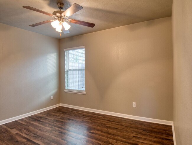 Building Photo - Spacious Single-Family Home Available Now!