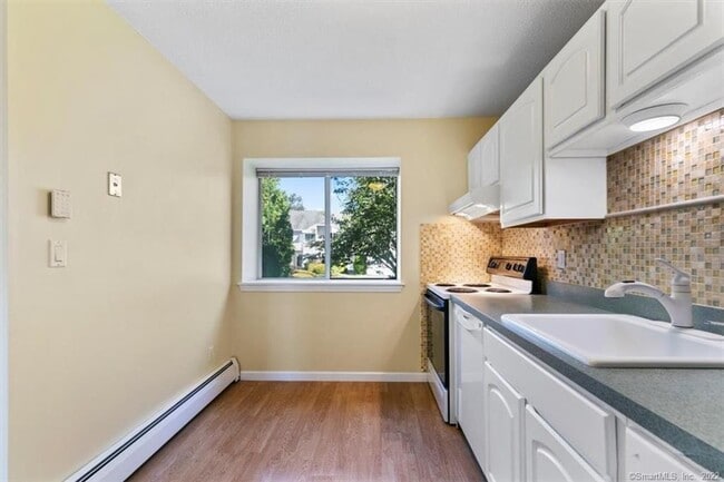 Building Photo - 675 Townsend Ave