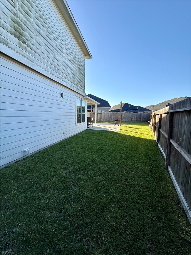 Building Photo - 15402 Sailpoint Ln