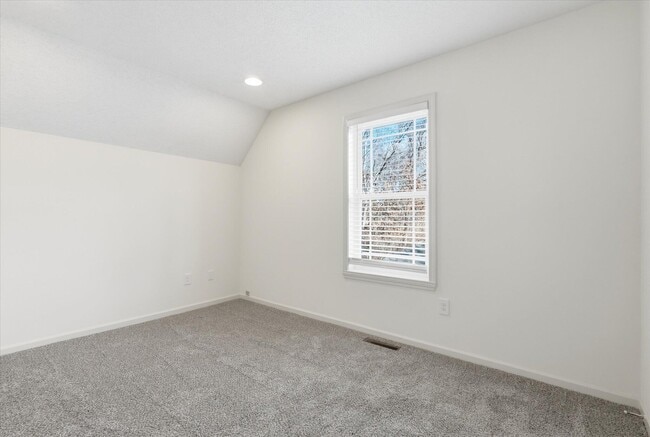 Building Photo - 417 N Village Cir