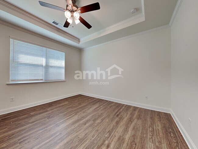 Building Photo - 5060 Hudson Vly Dr