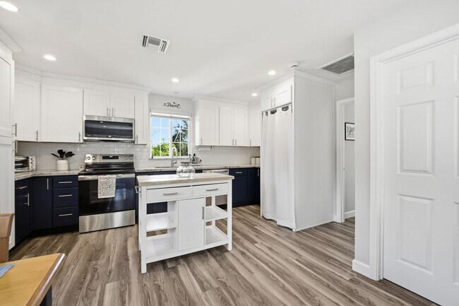 Building Photo - 1668 Bellford Ave