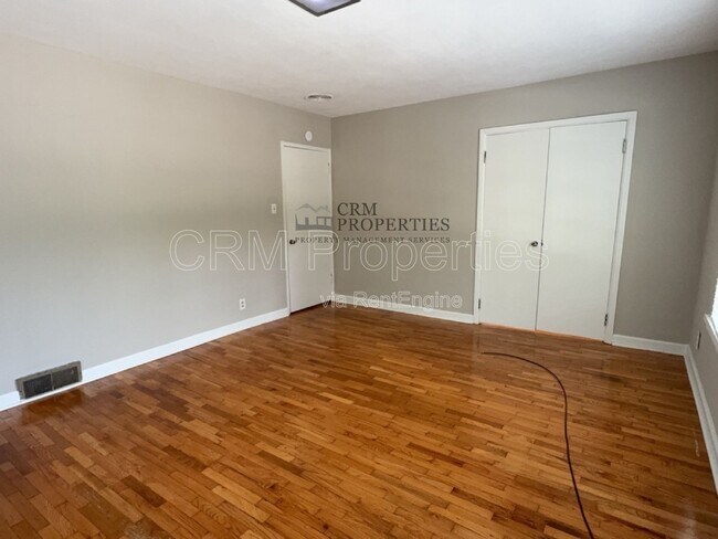 Building Photo - 2101 N Wheeling Ave