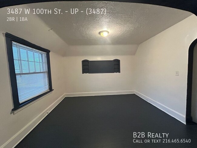 Building Photo - Spacious Two-Bedroom Unit in a Charming Mu...