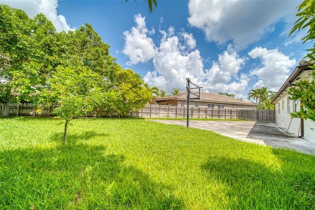 Building Photo - 16544 SW 75th Terrace