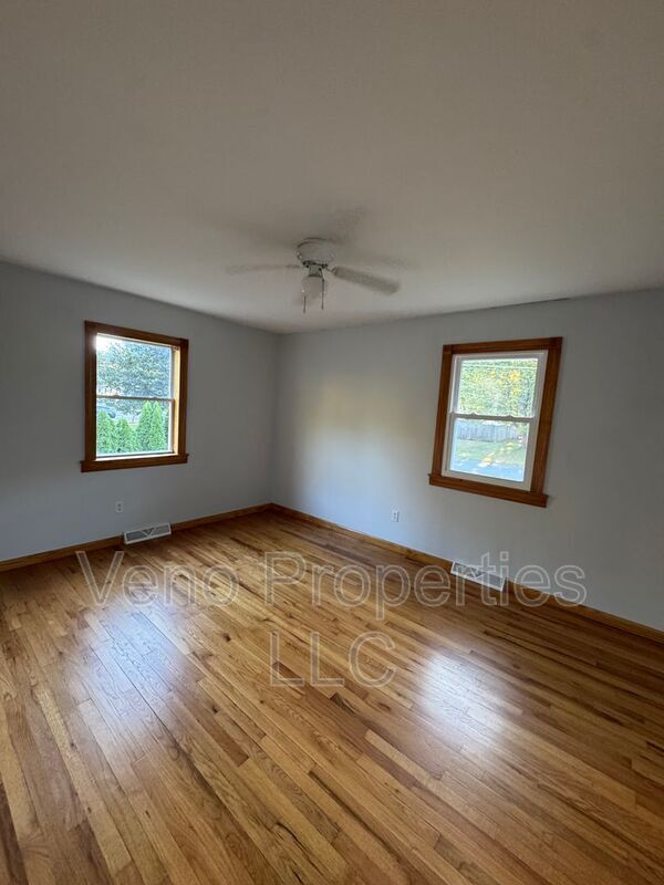 Building Photo - 72 Hathorn Blvd