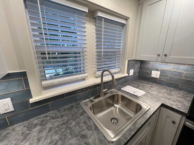 Building Photo - Newly Renovated 1 Bedroom with Washer & Dryer in Neffsville, Electric included!