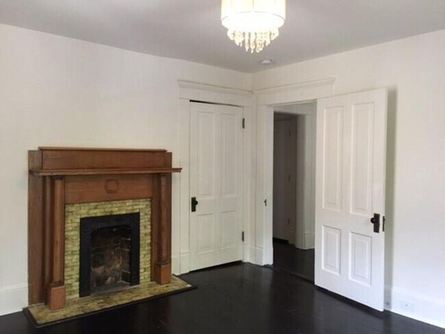 Building Photo - Renovated Single Family Home Available soon for Move-In !