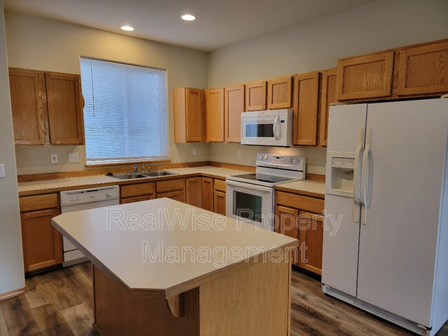 Building Photo - 1085 Golden Pheasant Dr
