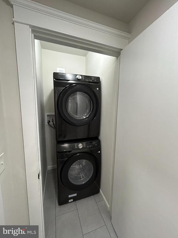 Building Photo - 566 E High St