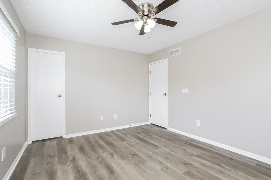 Building Photo - 5560 Deer Hill Dr