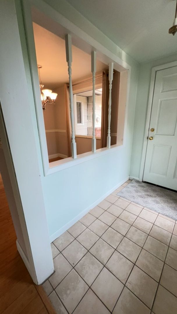 Building Photo - Large 4 Bedroom Orchards Home with private...