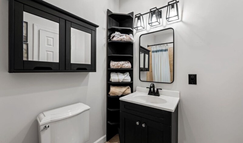 Building Photo - 3303 Foster Ave