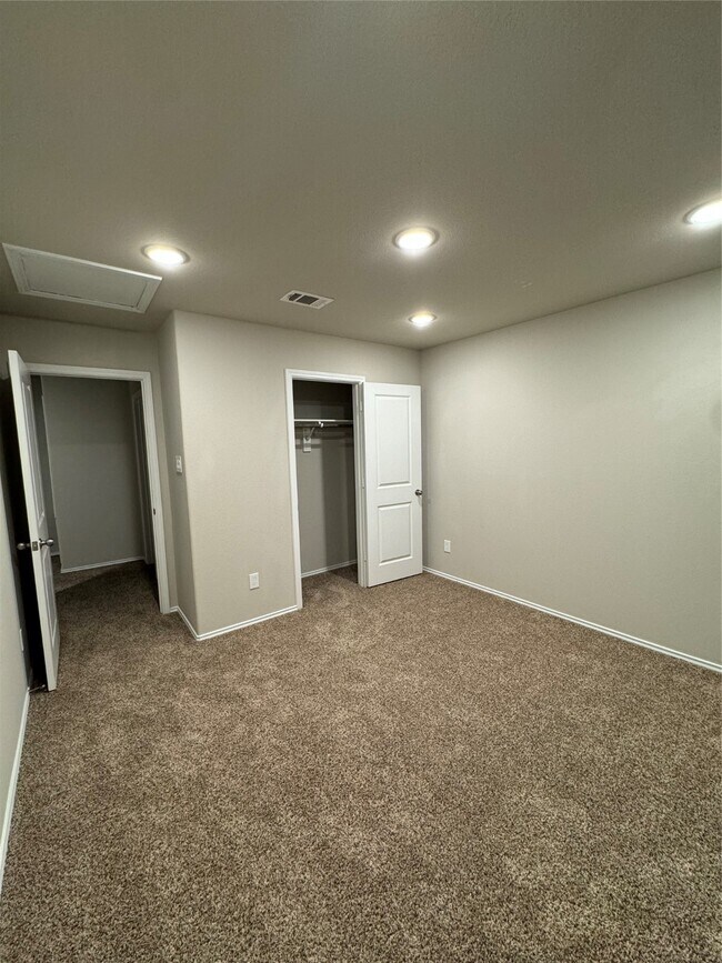 Building Photo - 710 Crystal River