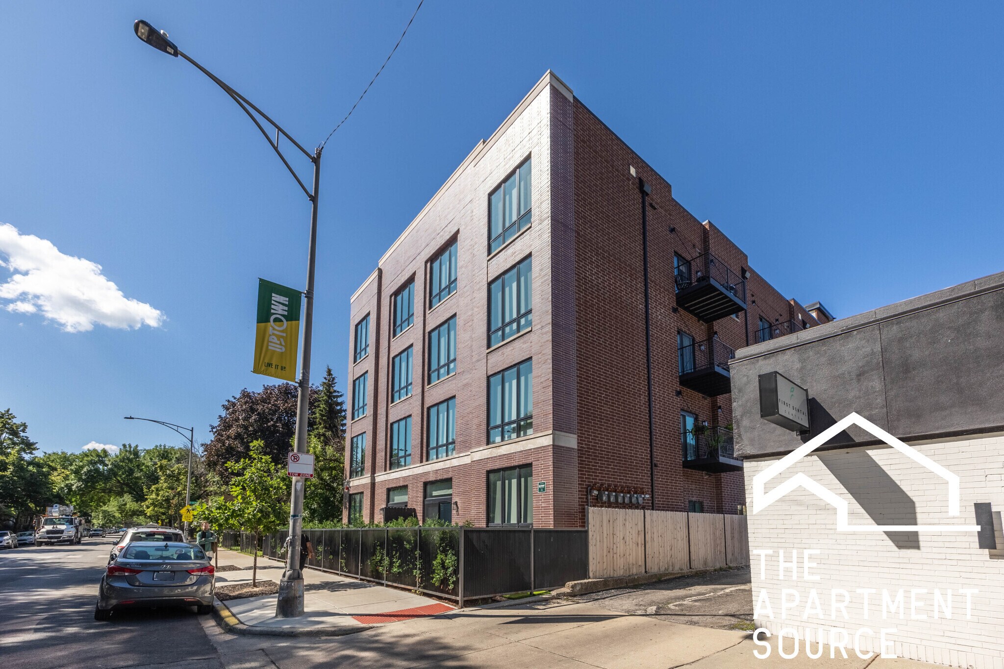 Building Photo - 4102 N Sheridan Rd