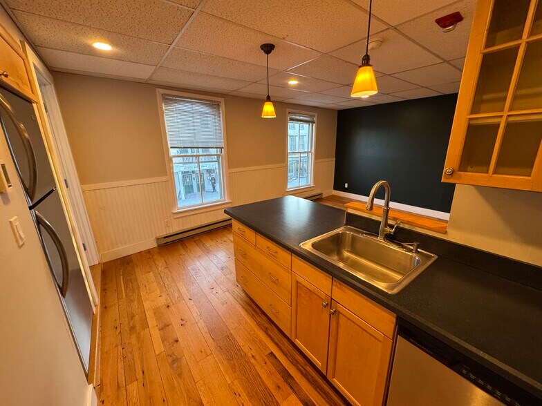 Building Photo - 38 W Main St