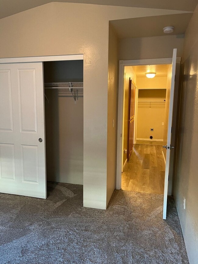 Building Photo - 3 Bedroom 2 Bath Single Family Home