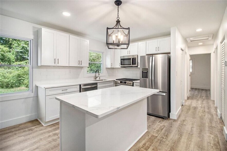 Building Photo - 1317 Redford Dr SE