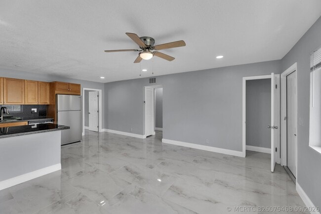 Building Photo - 800-802-802 SW 6th Ct
