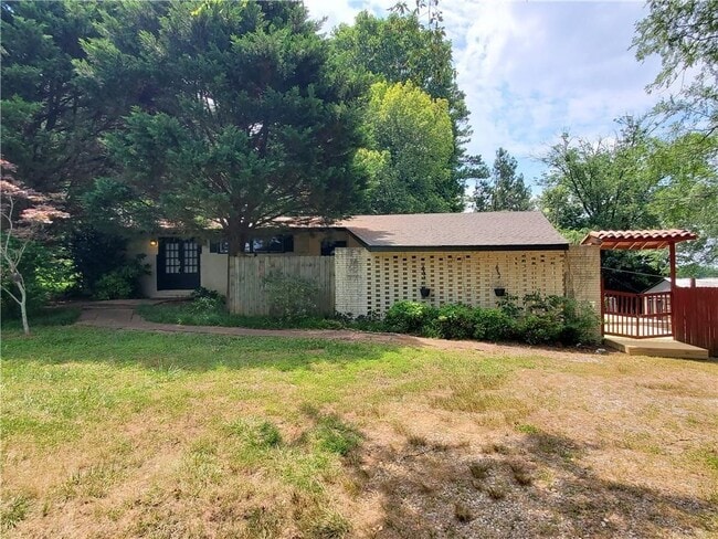 Primary Photo - 931 Auburn Rd