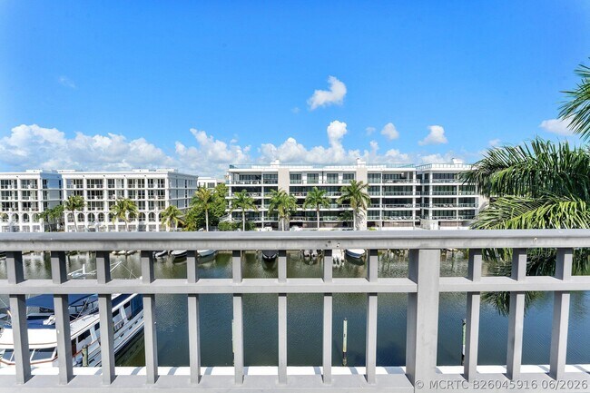 Building Photo - 57 Isle of Venice Dr