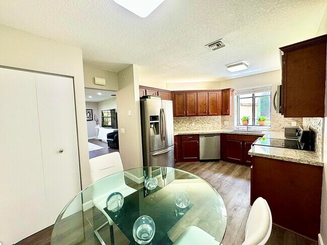 Building Photo - 5135 Floria Dr