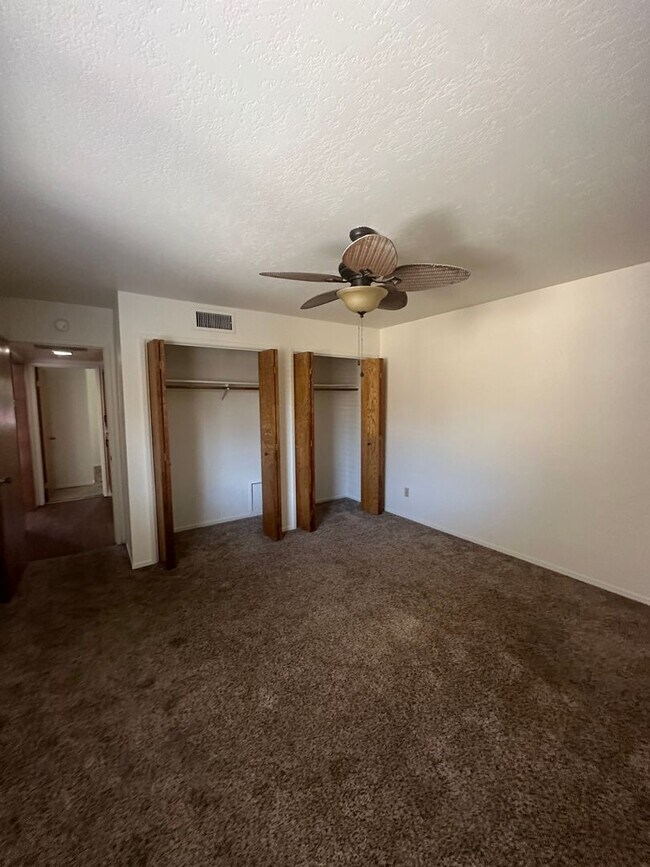 Building Photo - 4703 W Cypress Ave