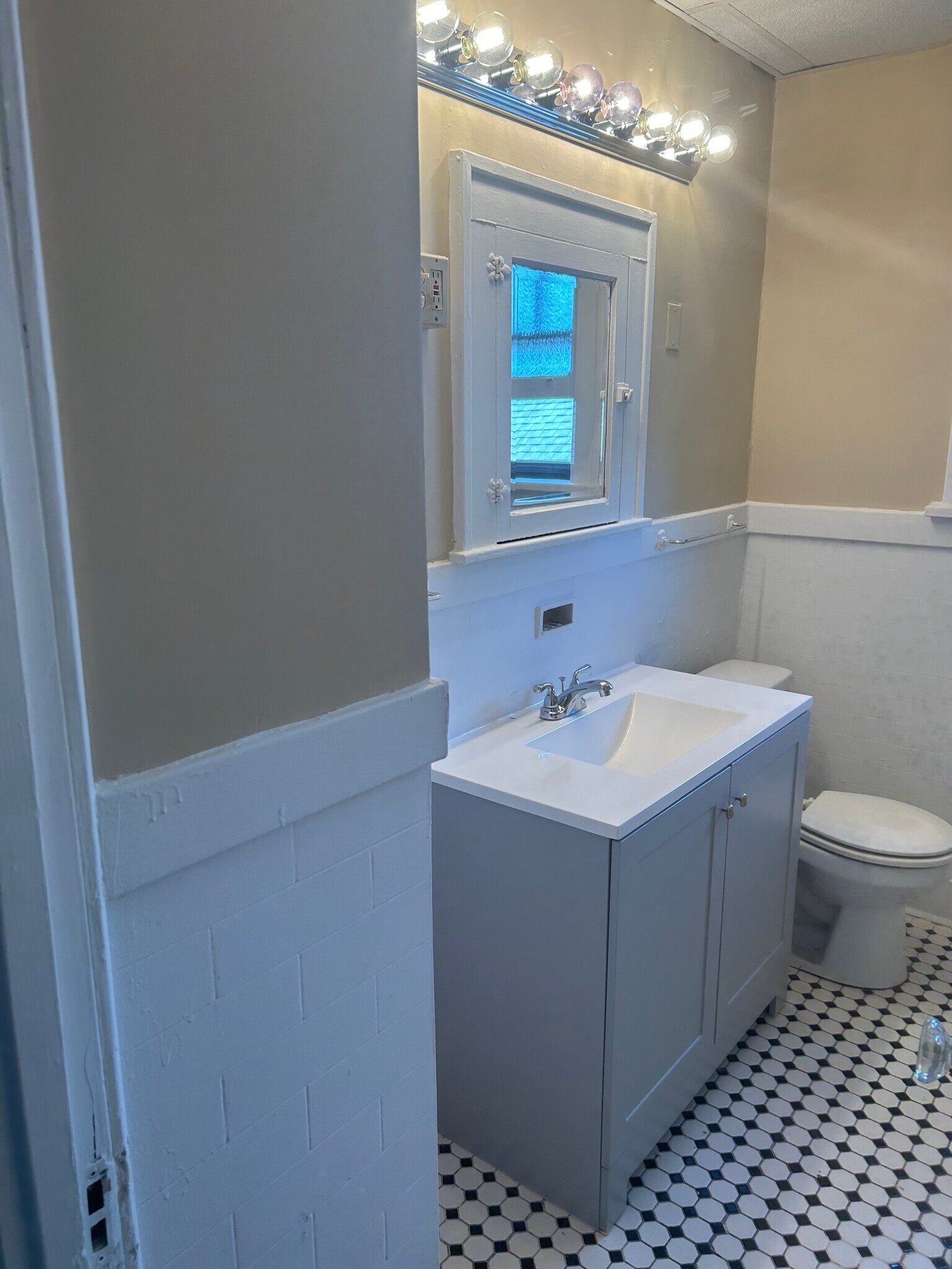 Building Photo - 509 New Scotland Ave