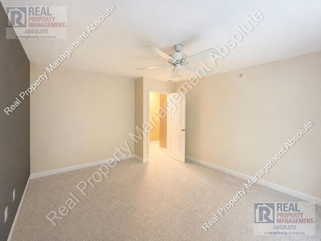 Building Photo - Prime Hudson Location: 3-Bed Townhouse Beside Benson’s Park