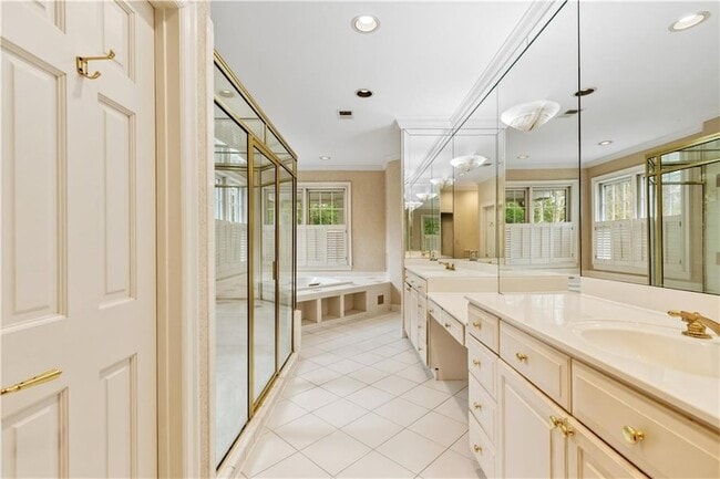 Building Photo - 430 W Wesley Rd NW