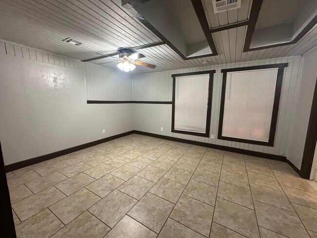 Building Photo - 900 Flamingo Ave