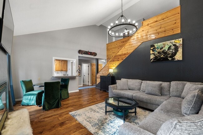 Building Photo - Beautiful Al Tahoe Home in South Lake Taho...
