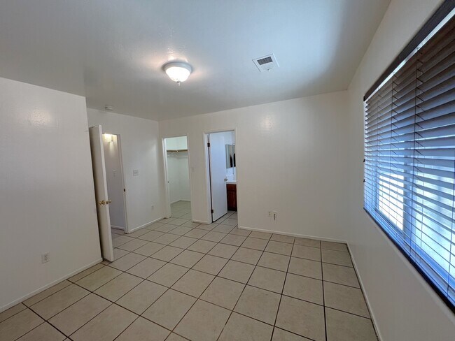 Building Photo - 1408 Interlaken Dr